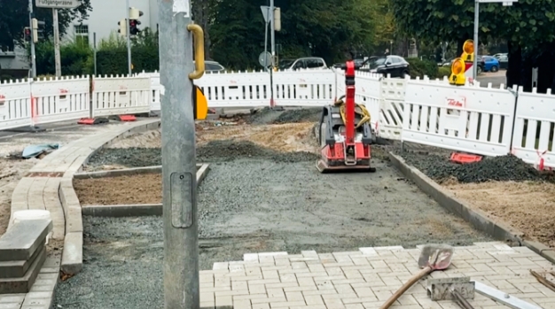 Korrekturarbeiten am Geh- und Radweg an der Bahnhofstraße Esens - NLSTBV Post - korrekturarbeiten am geh- und radweg