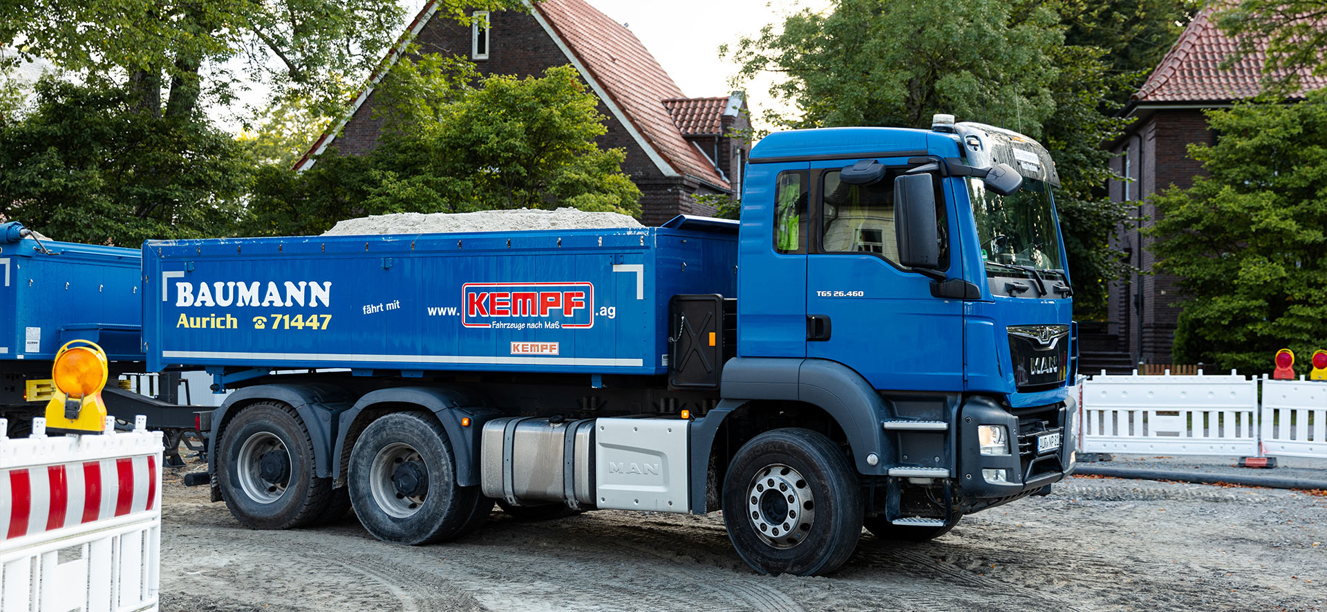 Headerbild Datenschutz - Blauer LKW